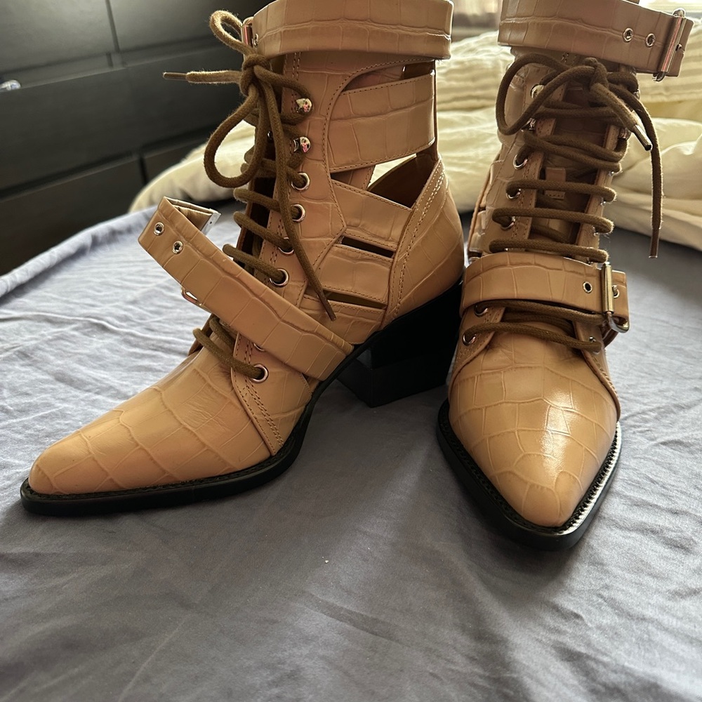 Chloé Leather Ankle Lace-Up Boots size 37 1/2”